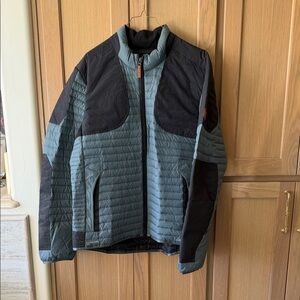 Eddie Bauer Men's Black and Blue Down Quilted Jacket